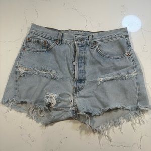 Light Levi jean shorts